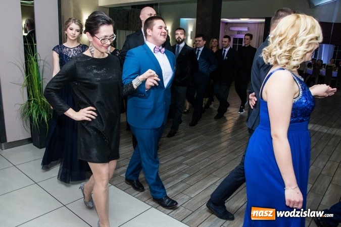 Zdjęcie w galerii na portalu naszwodzislaw.com: Tak na swojej studni&oacute;wce bawią się uczniowie LO w Rydułtowach wiadomości z regionu