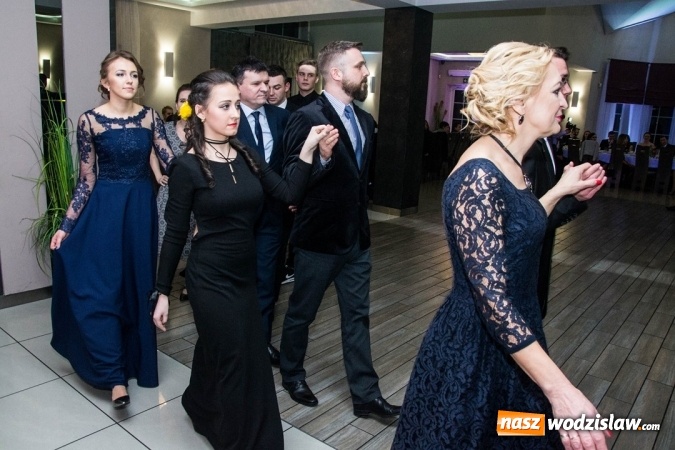 Zdjęcie w galerii na portalu naszwodzislaw.com: Tak na swojej studni&oacute;wce bawią się uczniowie LO w Rydułtowach wiadomości z regionu