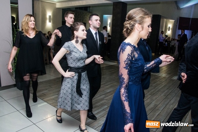 Zdjęcie w galerii na portalu naszwodzislaw.com: Tak na swojej studni&oacute;wce bawią się uczniowie LO w Rydułtowach wiadomości z regionu