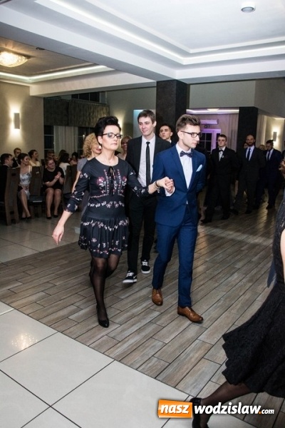 Zdjęcie w galerii na portalu naszwodzislaw.com: Tak na swojej studni&oacute;wce bawią się uczniowie LO w Rydułtowach wiadomości z regionu