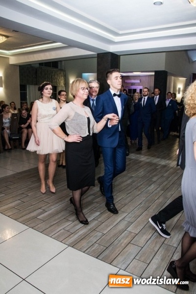 Zdjęcie w galerii na portalu naszwodzislaw.com: Tak na swojej studni&oacute;wce bawią się uczniowie LO w Rydułtowach wiadomości z regionu