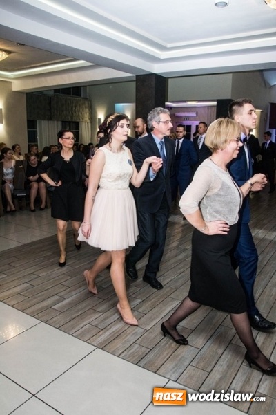 Zdjęcie w galerii na portalu naszwodzislaw.com: Tak na swojej studni&oacute;wce bawią się uczniowie LO w Rydułtowach wiadomości z regionu