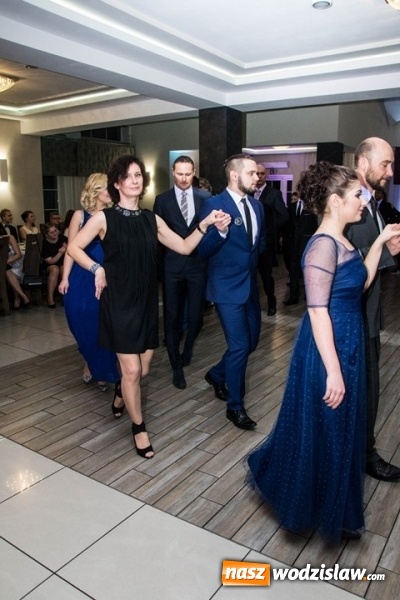 Zdjęcie w galerii na portalu naszwodzislaw.com: Tak na swojej studni&oacute;wce bawią się uczniowie LO w Rydułtowach wiadomości z regionu