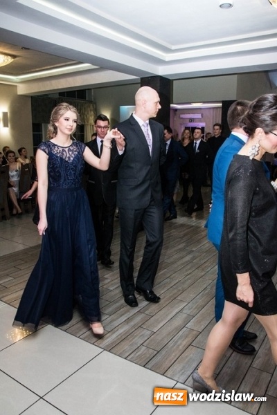 Zdjęcie w galerii na portalu naszwodzislaw.com: Tak na swojej studni&oacute;wce bawią się uczniowie LO w Rydułtowach wiadomości z regionu