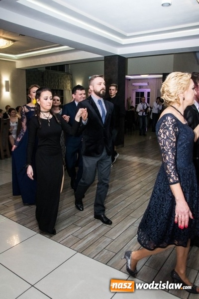 Zdjęcie w galerii na portalu naszwodzislaw.com: Tak na swojej studni&oacute;wce bawią się uczniowie LO w Rydułtowach wiadomości z regionu