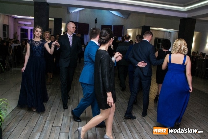 Zdjęcie w galerii na portalu naszwodzislaw.com: Tak na swojej studni&oacute;wce bawią się uczniowie LO w Rydułtowach wiadomości z regionu