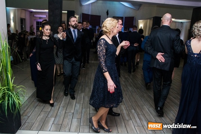 Zdjęcie w galerii na portalu naszwodzislaw.com: Tak na swojej studni&oacute;wce bawią się uczniowie LO w Rydułtowach wiadomości z regionu