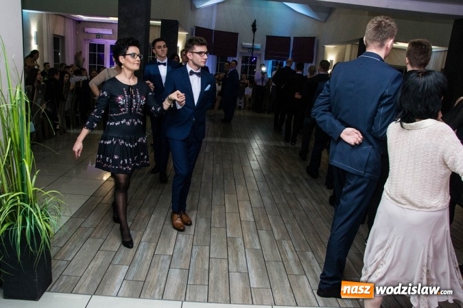 Zdjęcie w galerii na portalu naszwodzislaw.com: Tak na swojej studni&oacute;wce bawią się uczniowie LO w Rydułtowach wiadomości z regionu