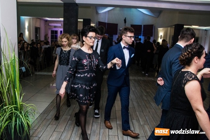 Zdjęcie w galerii na portalu naszwodzislaw.com: Tak na swojej studni&oacute;wce bawią się uczniowie LO w Rydułtowach wiadomości z regionu