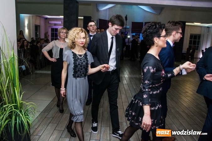 Zdjęcie w galerii na portalu naszwodzislaw.com: Tak na swojej studni&oacute;wce bawią się uczniowie LO w Rydułtowach wiadomości z regionu