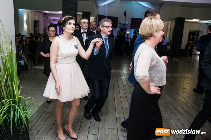 Zdjęcie w galerii na portalu naszwodzislaw.com: Tak na swojej studni&oacute;wce bawią się uczniowie LO w Rydułtowach wiadomości z regionu