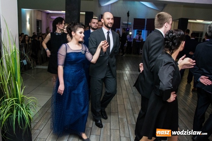 Zdjęcie w galerii na portalu naszwodzislaw.com: Tak na swojej studni&oacute;wce bawią się uczniowie LO w Rydułtowach wiadomości z regionu