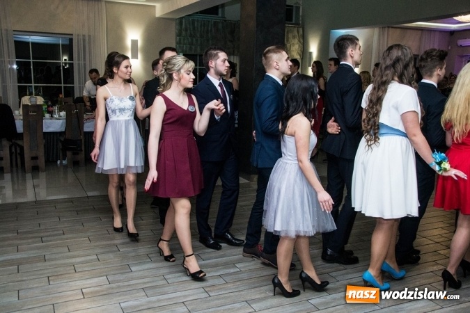 Zdjęcie w galerii na portalu naszwodzislaw.com: Tak na swojej studni&oacute;wce bawią się uczniowie LO w Rydułtowach wiadomości z regionu