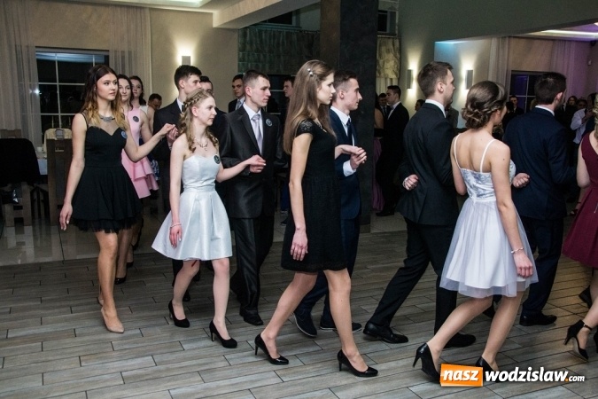 Zdjęcie w galerii na portalu naszwodzislaw.com: Tak na swojej studni&oacute;wce bawią się uczniowie LO w Rydułtowach wiadomości z regionu