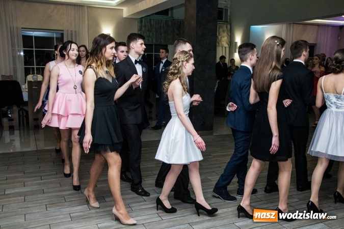 Zdjęcie w galerii na portalu naszwodzislaw.com: Tak na swojej studni&oacute;wce bawią się uczniowie LO w Rydułtowach wiadomości z regionu