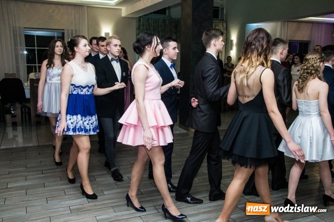 Zdjęcie w galerii na portalu naszwodzislaw.com: Tak na swojej studni&oacute;wce bawią się uczniowie LO w Rydułtowach wiadomości z regionu