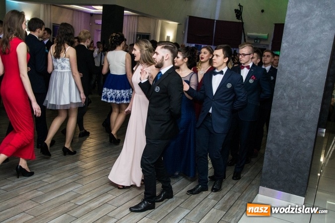 Zdjęcie w galerii na portalu naszwodzislaw.com: Tak na swojej studni&oacute;wce bawią się uczniowie LO w Rydułtowach wiadomości z regionu