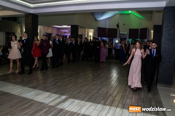 Zdjęcie w galerii na portalu naszwodzislaw.com: Tak na swojej studni&oacute;wce bawią się uczniowie LO w Rydułtowach wiadomości z regionu