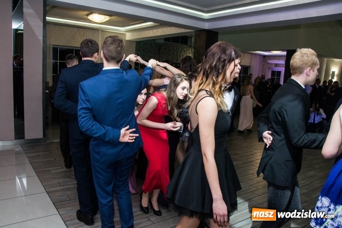 Zdjęcie w galerii na portalu naszwodzislaw.com: Tak na swojej studni&oacute;wce bawią się uczniowie LO w Rydułtowach wiadomości z regionu