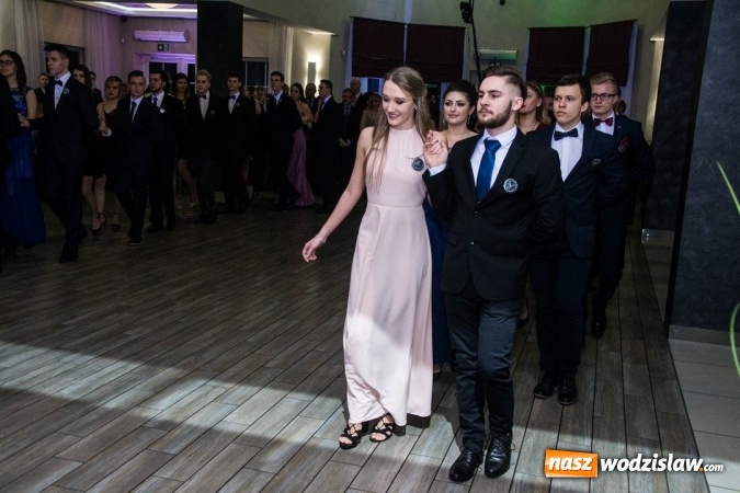 Zdjęcie w galerii na portalu naszwodzislaw.com: Tak na swojej studni&oacute;wce bawią się uczniowie LO w Rydułtowach wiadomości z regionu