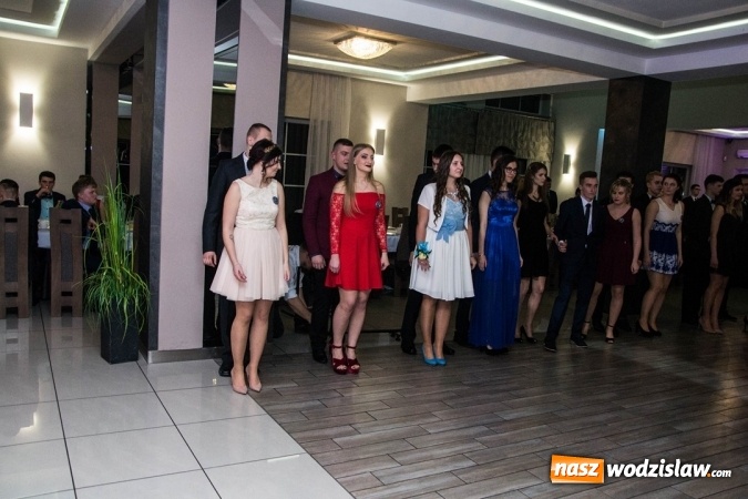 Zdjęcie w galerii na portalu naszwodzislaw.com: Tak na swojej studni&oacute;wce bawią się uczniowie LO w Rydułtowach wiadomości z regionu