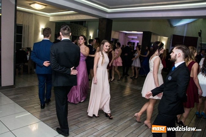 Zdjęcie w galerii na portalu naszwodzislaw.com: Tak na swojej studni&oacute;wce bawią się uczniowie LO w Rydułtowach wiadomości z regionu