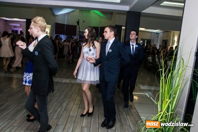 Zdjęcie w galerii na portalu naszwodzislaw.com: Tak na swojej studni&oacute;wce bawią się uczniowie LO w Rydułtowach wiadomości z regionu