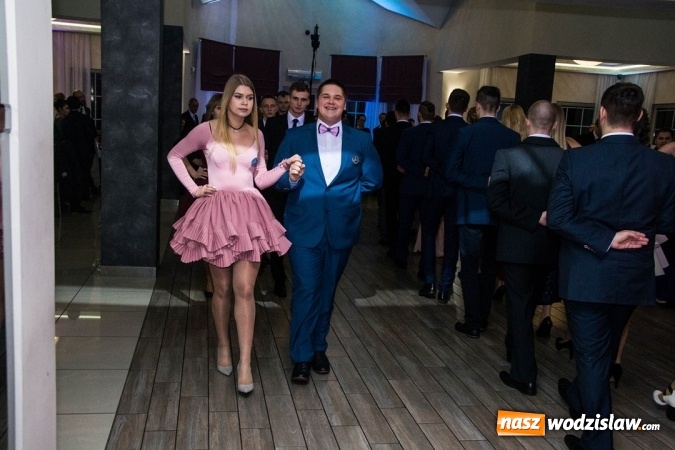 Zdjęcie w galerii na portalu naszwodzislaw.com: Tak na swojej studni&oacute;wce bawią się uczniowie LO w Rydułtowach wiadomości z regionu