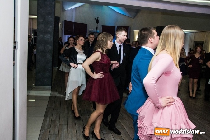 Zdjęcie w galerii na portalu naszwodzislaw.com: Tak na swojej studni&oacute;wce bawią się uczniowie LO w Rydułtowach wiadomości z regionu