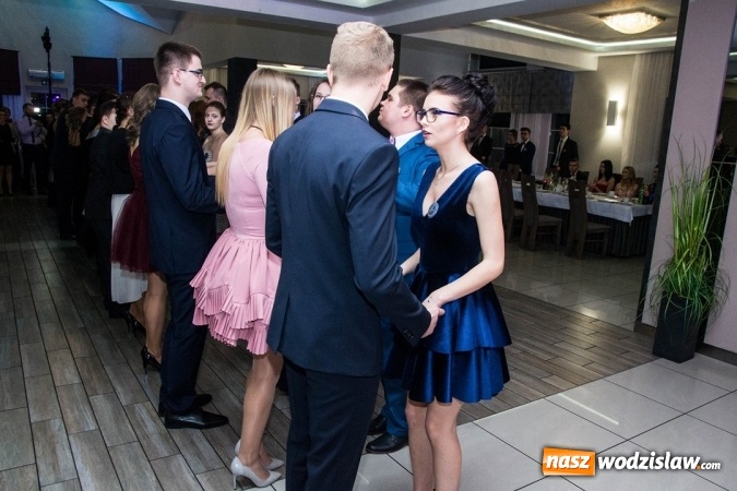 Zdjęcie w galerii na portalu naszwodzislaw.com: Tak na swojej studni&oacute;wce bawią się uczniowie LO w Rydułtowach wiadomości z regionu