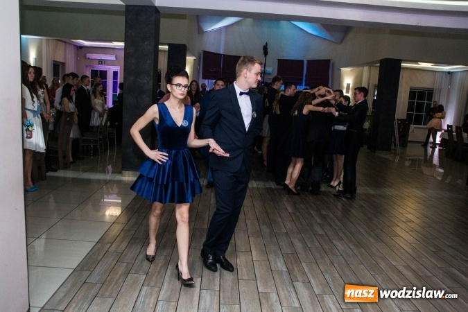 Zdjęcie w galerii na portalu naszwodzislaw.com: Tak na swojej studni&oacute;wce bawią się uczniowie LO w Rydułtowach wiadomości z regionu