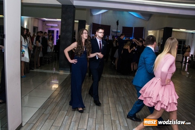 Zdjęcie w galerii na portalu naszwodzislaw.com: Tak na swojej studni&oacute;wce bawią się uczniowie LO w Rydułtowach wiadomości z regionu