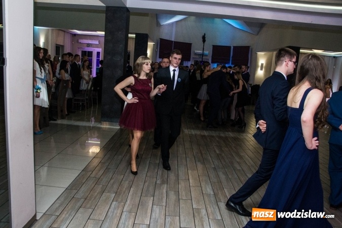 Zdjęcie w galerii na portalu naszwodzislaw.com: Tak na swojej studni&oacute;wce bawią się uczniowie LO w Rydułtowach wiadomości z regionu