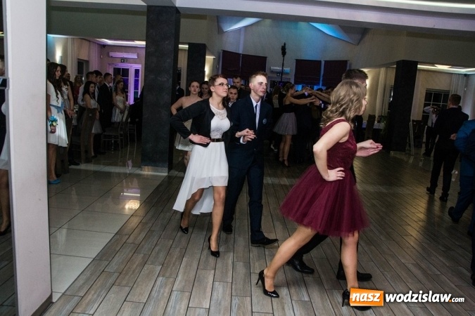 Zdjęcie w galerii na portalu naszwodzislaw.com: Tak na swojej studni&oacute;wce bawią się uczniowie LO w Rydułtowach wiadomości z regionu