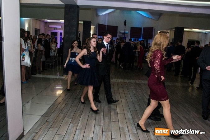 Zdjęcie w galerii na portalu naszwodzislaw.com: Tak na swojej studni&oacute;wce bawią się uczniowie LO w Rydułtowach wiadomości z regionu