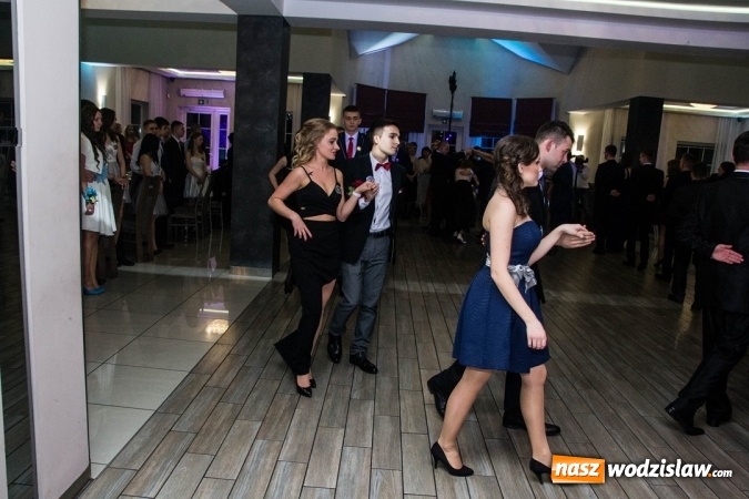 Zdjęcie w galerii na portalu naszwodzislaw.com: Tak na swojej studni&oacute;wce bawią się uczniowie LO w Rydułtowach wiadomości z regionu