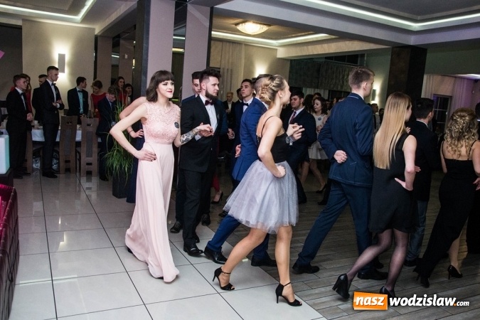 Zdjęcie w galerii na portalu naszwodzislaw.com: Tak na swojej studni&oacute;wce bawią się uczniowie LO w Rydułtowach wiadomości z regionu