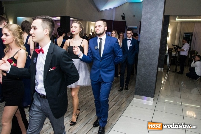 Zdjęcie w galerii na portalu naszwodzislaw.com: Tak na swojej studni&oacute;wce bawią się uczniowie LO w Rydułtowach wiadomości z regionu