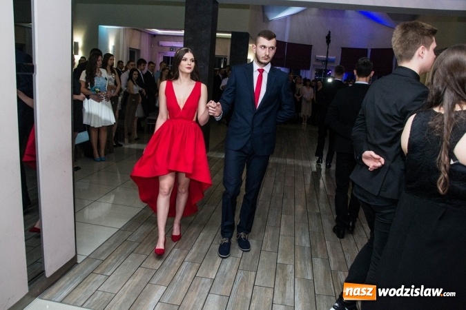 Zdjęcie w galerii na portalu naszwodzislaw.com: Tak na swojej studni&oacute;wce bawią się uczniowie LO w Rydułtowach wiadomości z regionu