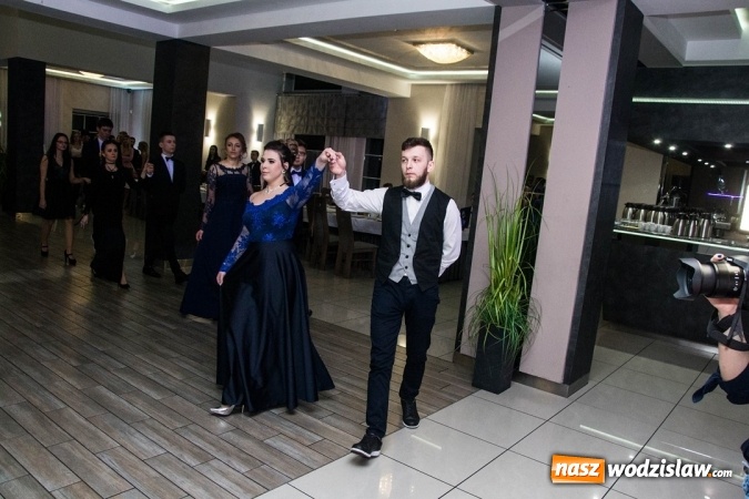 Zdjęcie w galerii na portalu naszwodzislaw.com: Tak na swojej studni&oacute;wce bawią się uczniowie LO w Rydułtowach wiadomości z regionu