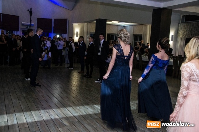 Zdjęcie w galerii na portalu naszwodzislaw.com: Tak na swojej studni&oacute;wce bawią się uczniowie LO w Rydułtowach wiadomości z regionu