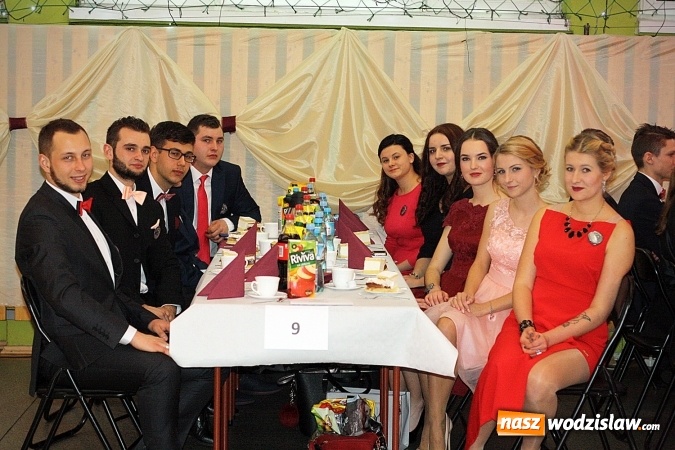 Zdjęcie w galerii na portalu naszwodzislaw.com: Studni&oacute;wka wodzisławskiego Ekonomika. Tak bawią się trzy klasy wiadomości z regionu