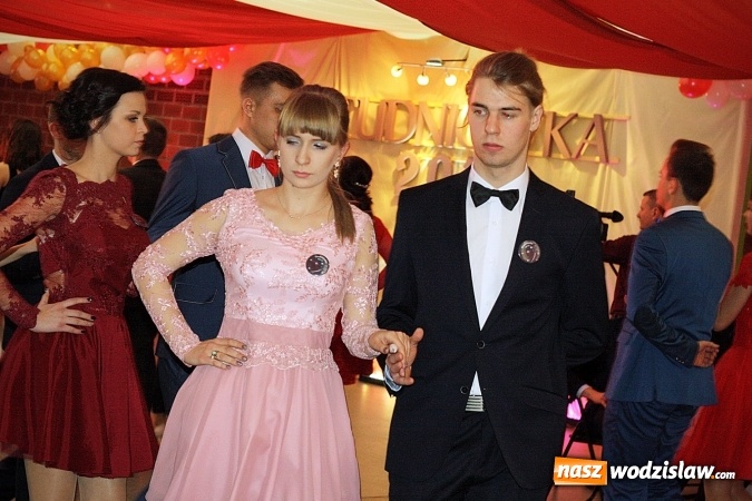 Zdjęcie w galerii na portalu naszwodzislaw.com: Studni&oacute;wka wodzisławskiego Ekonomika. Tak bawią się trzy klasy wiadomości z regionu