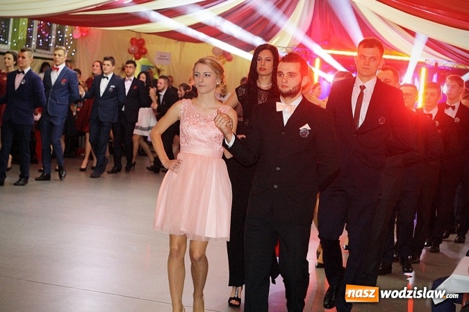 Zdjęcie w galerii na portalu naszwodzislaw.com: Studni&oacute;wka wodzisławskiego Ekonomika. Tak bawią się trzy klasy wiadomości z regionu