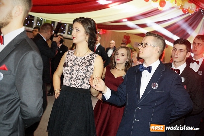 Zdjęcie w galerii na portalu naszwodzislaw.com: Studni&oacute;wka wodzisławskiego Ekonomika. Tak bawią się trzy klasy wiadomości z regionu