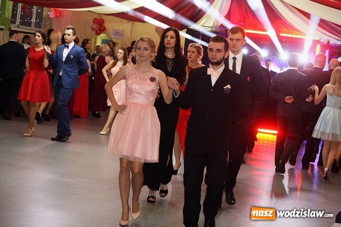 Zdjęcie w galerii na portalu naszwodzislaw.com: Studni&oacute;wka wodzisławskiego Ekonomika. Tak bawią się trzy klasy wiadomości z regionu