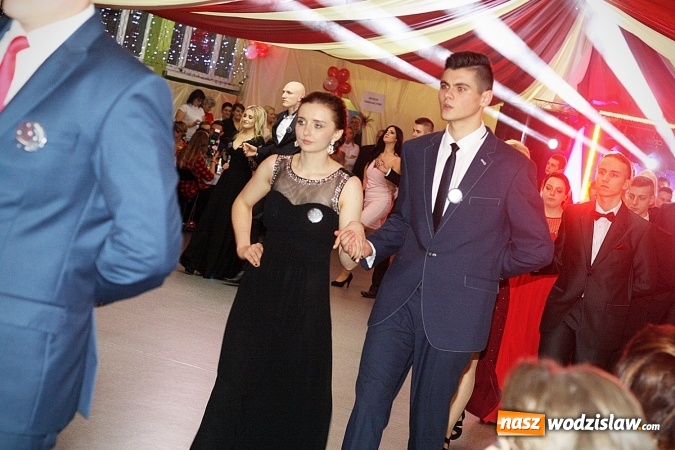 Zdjęcie w galerii na portalu naszwodzislaw.com: Studni&oacute;wka wodzisławskiego Ekonomika. Tak bawią się trzy klasy wiadomości z regionu