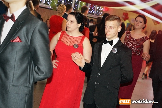 Zdjęcie w galerii na portalu naszwodzislaw.com: Studni&oacute;wka wodzisławskiego Ekonomika. Tak bawią się trzy klasy wiadomości z regionu