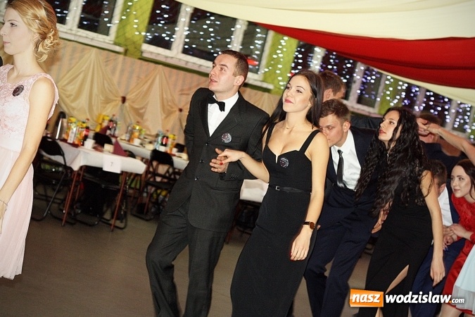 Zdjęcie w galerii na portalu naszwodzislaw.com: Studni&oacute;wka wodzisławskiego Ekonomika. Tak bawią się trzy klasy wiadomości z regionu