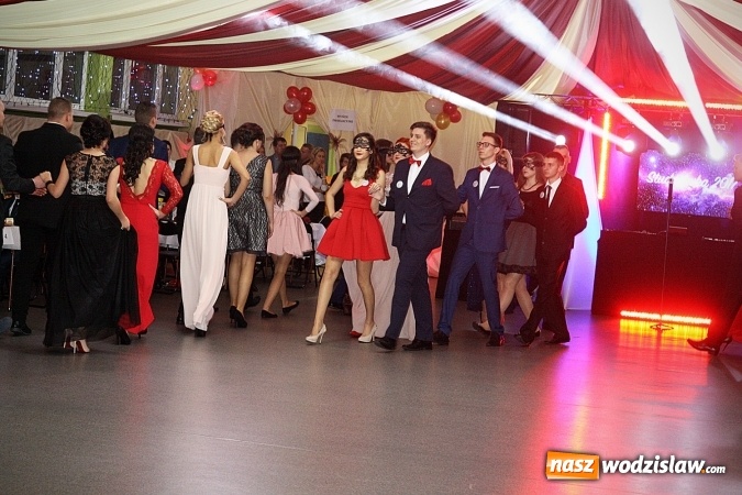 Zdjęcie w galerii na portalu naszwodzislaw.com: Studni&oacute;wka wodzisławskiego Ekonomika. Tak bawią się trzy klasy wiadomości z regionu